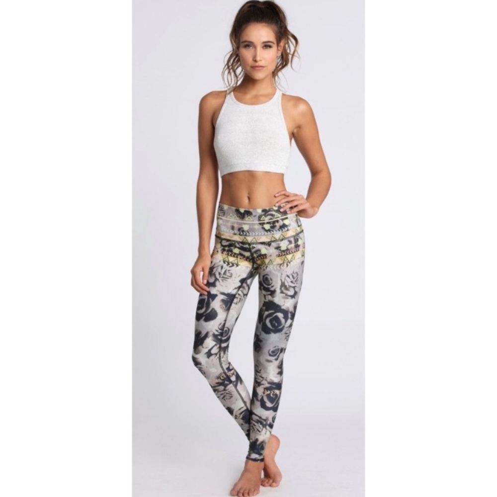 Teeki Desert Rose Hot Pant yoga leggings